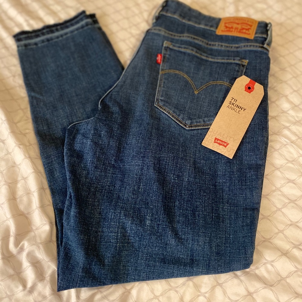 Levi’s 711  skinny Ankle jeans 👖size 12 W31